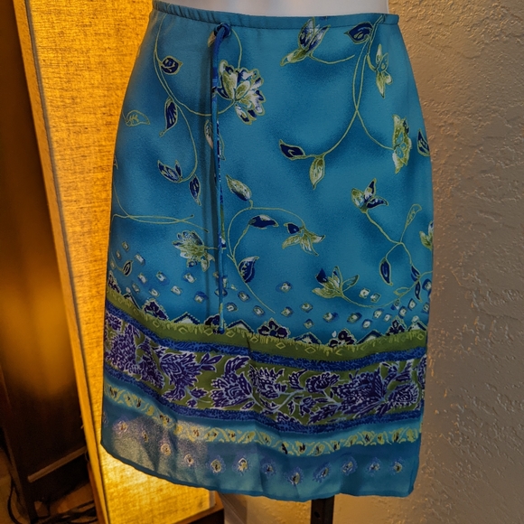 Beautiful spring skirt size medium - Picture 1 of 4